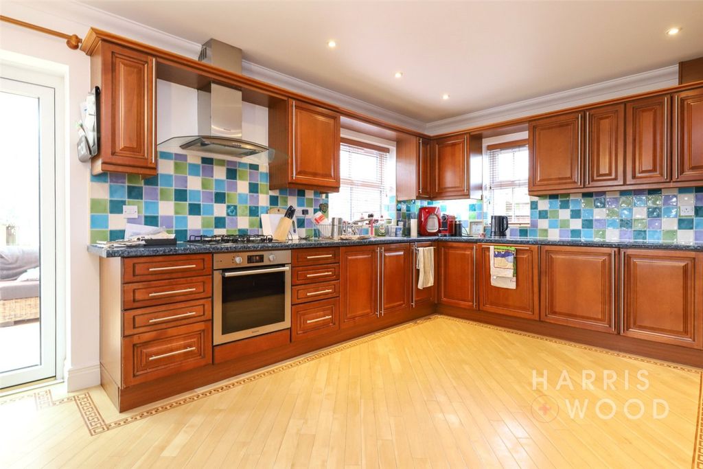 Property photo 2 of 17 4561911