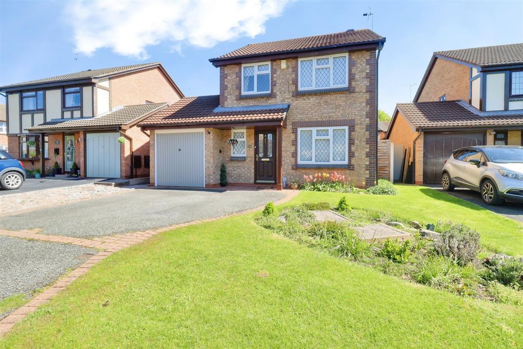 Property photo 1 of 32