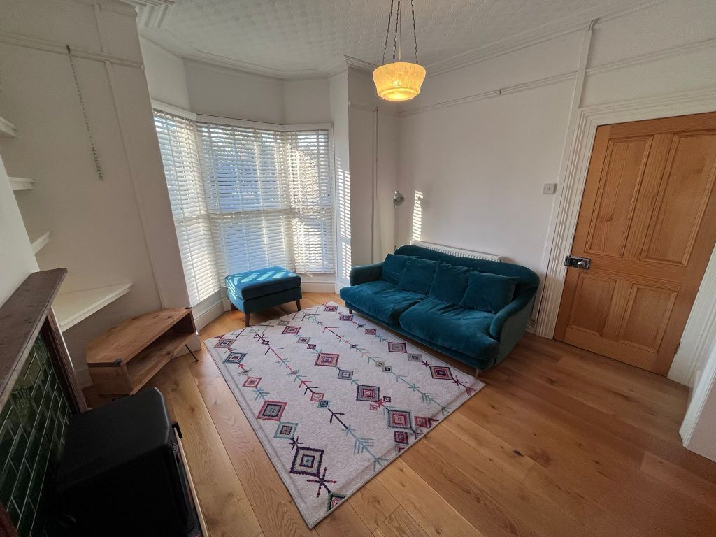 Property photo 2 of 10 Lounge