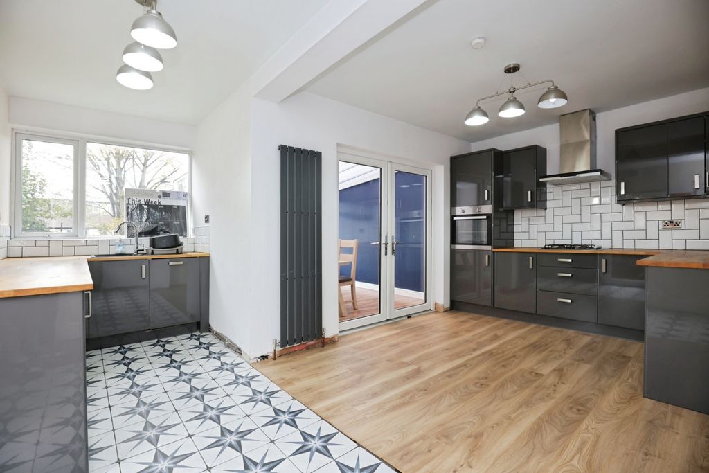 Property photo 3 of 15 Photo