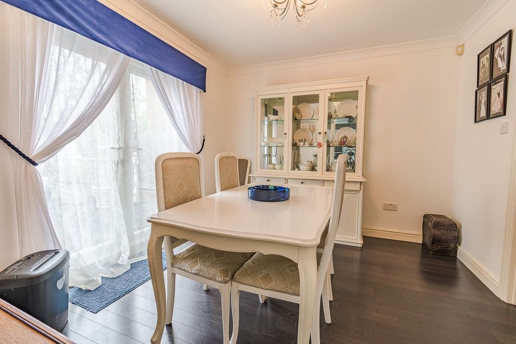 Property photo 3 of 31 Dining Room