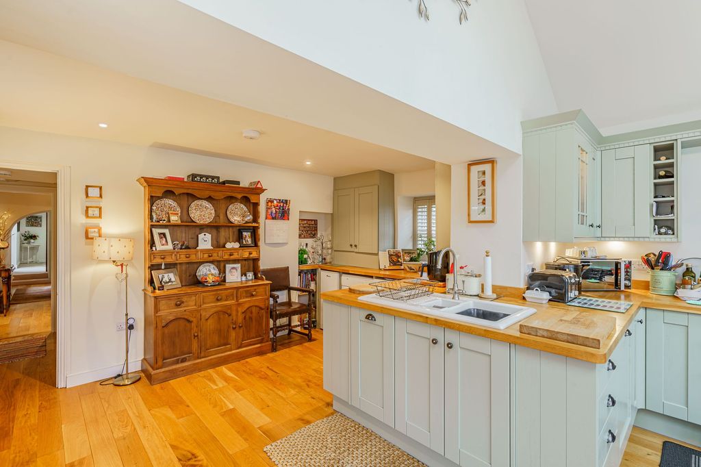Property photo 2 of 41