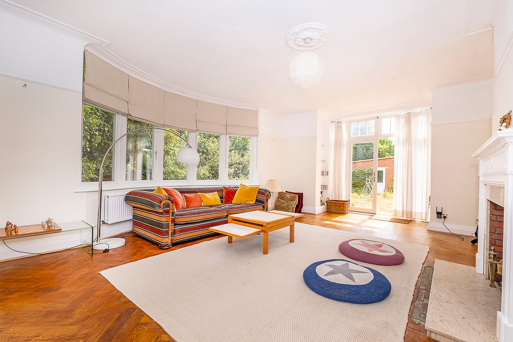 Property photo 2 of 10