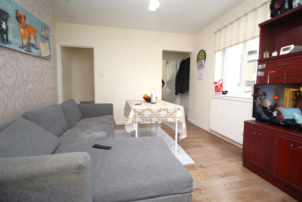 Property photo 3 of 9 Dining Room 1 .Jpg