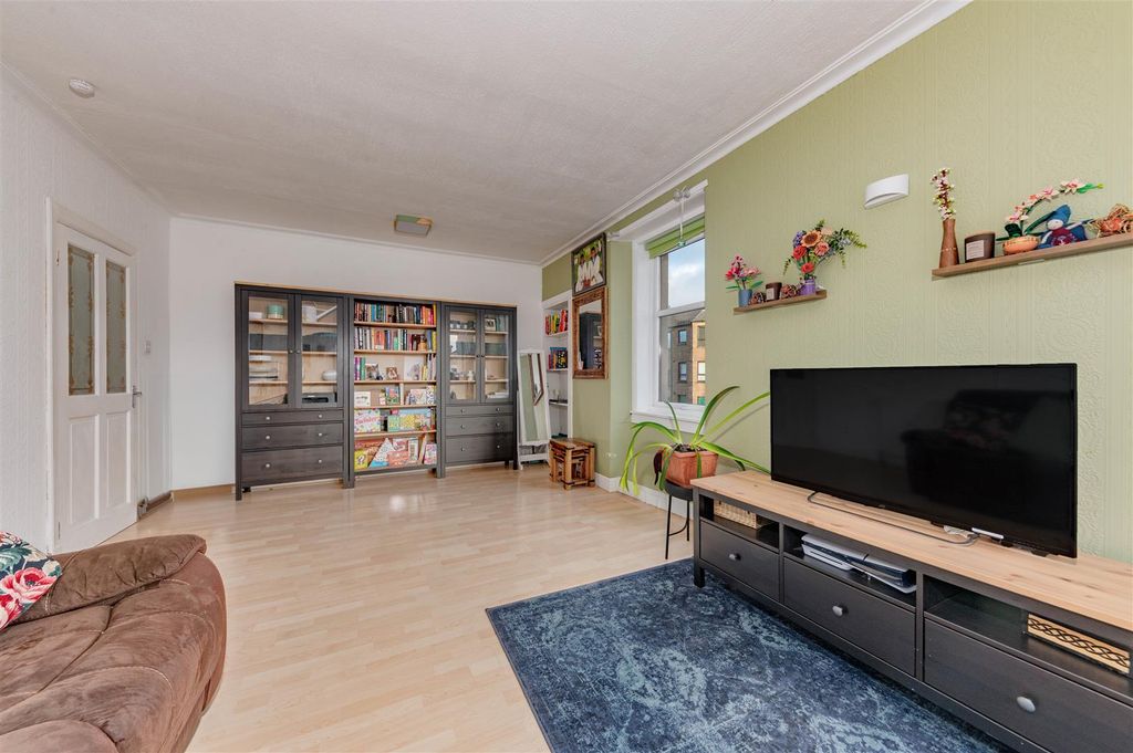 Property photo 3 of 10 1R 102 Strathmartine Road Dundee-10.Jpg