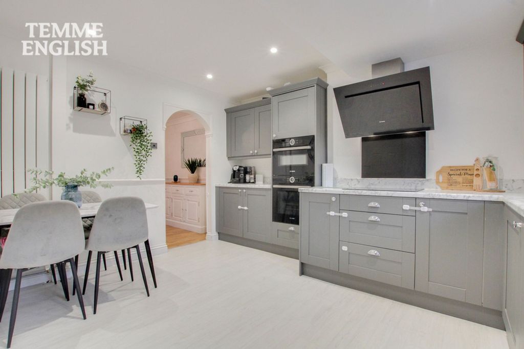 Property photo 3 of 28