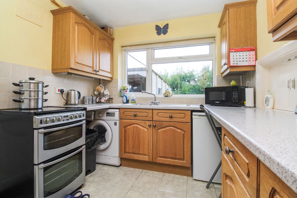 Property photo 3 of 14 Kitchen