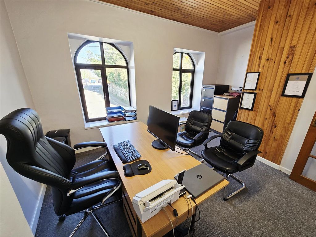 Property photo 3 of 9 Office