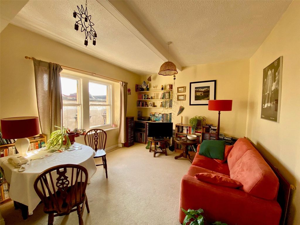 Property photo 2 of 11 Picture No. 17