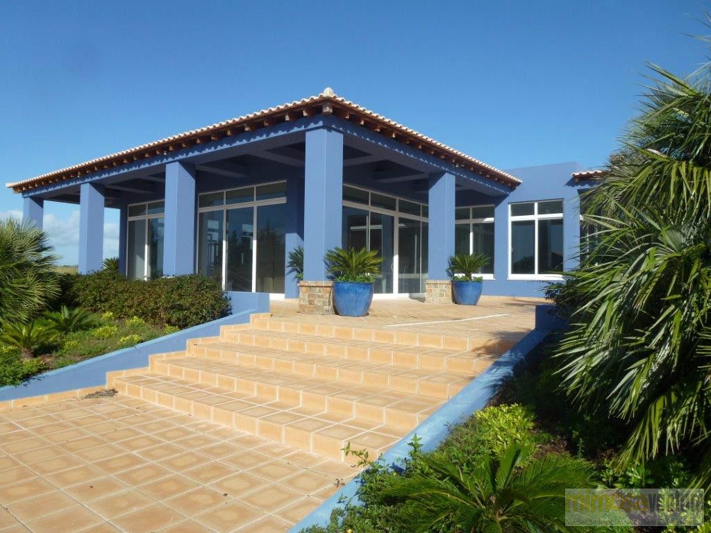 Property photo 2 of 96