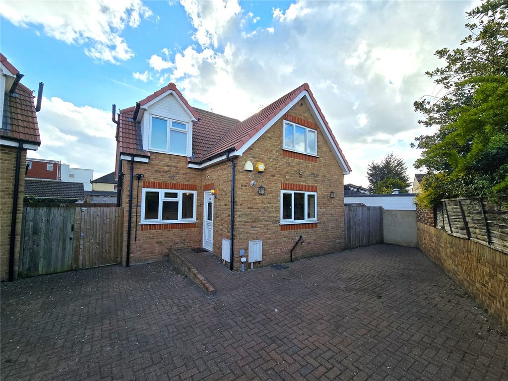 Property photo 1 of 21 Front Aspect