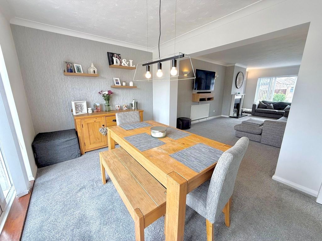 Property photo 3 of 20 Dining Room