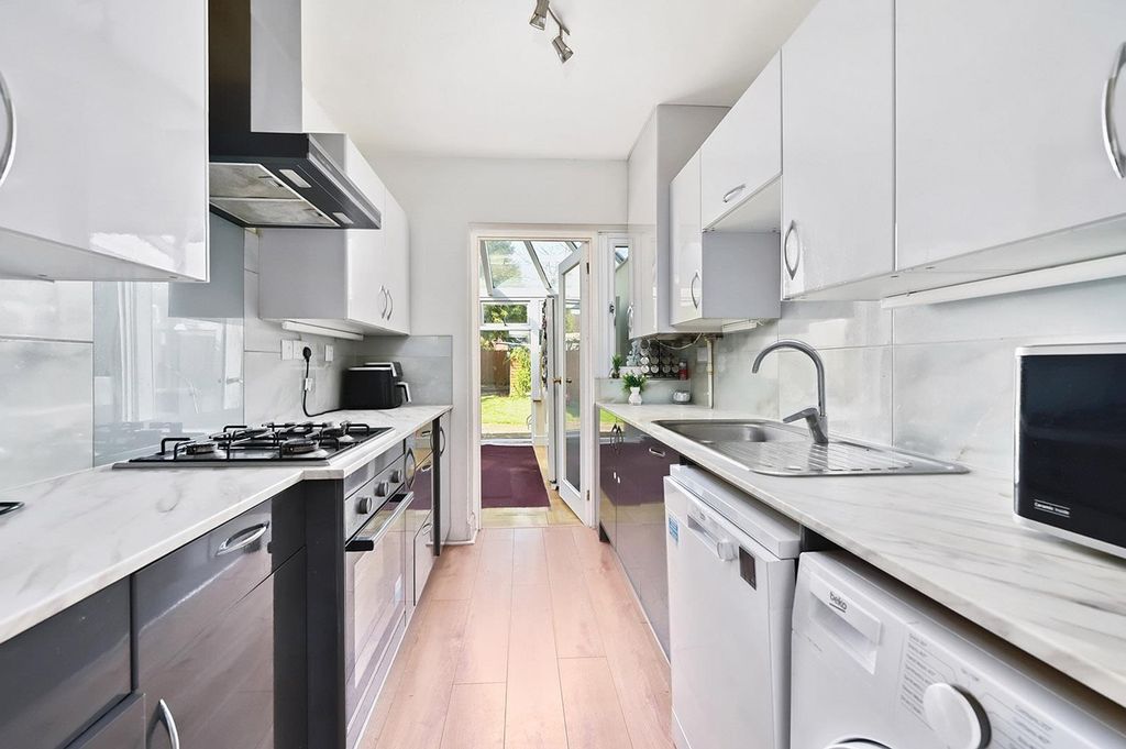 Property photo 3 of 13 Mortimer Lane