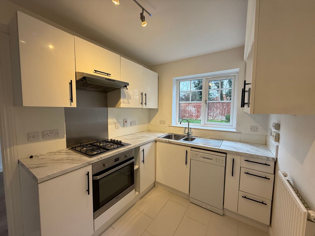 Property photo 2 of 11 Kitchen