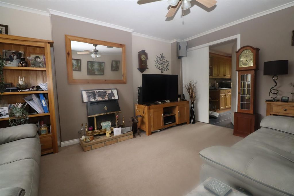 Property photo 3 of 11 Img_5402.Jpg