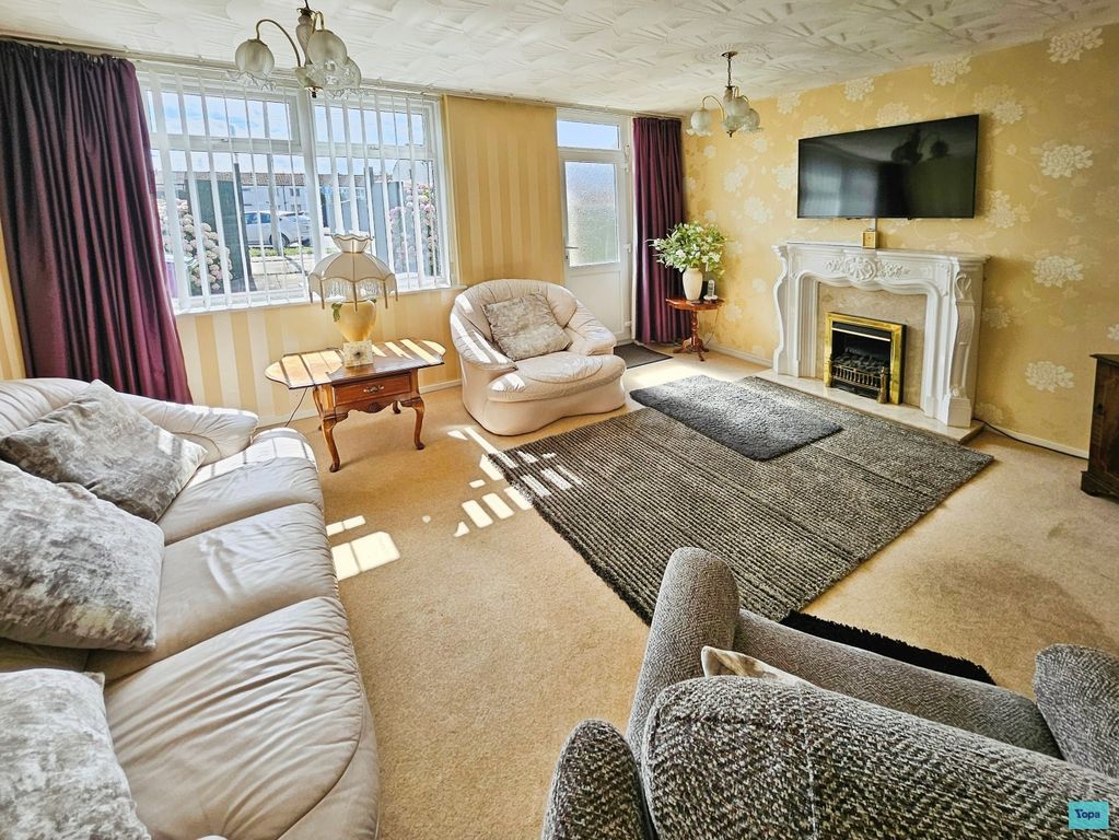Property photo 2 of 16 Lounge