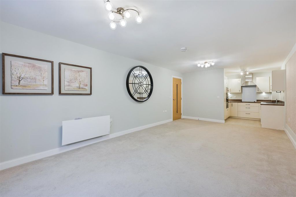 Property photo 2 of 21 Goldfinch House, Flat 3 (16).Jpg