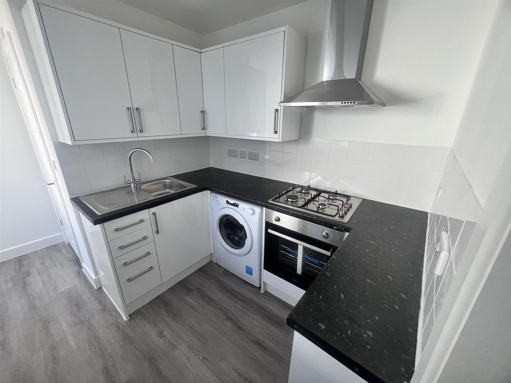 Property photo 3 of 9 Kitchen.Jpg