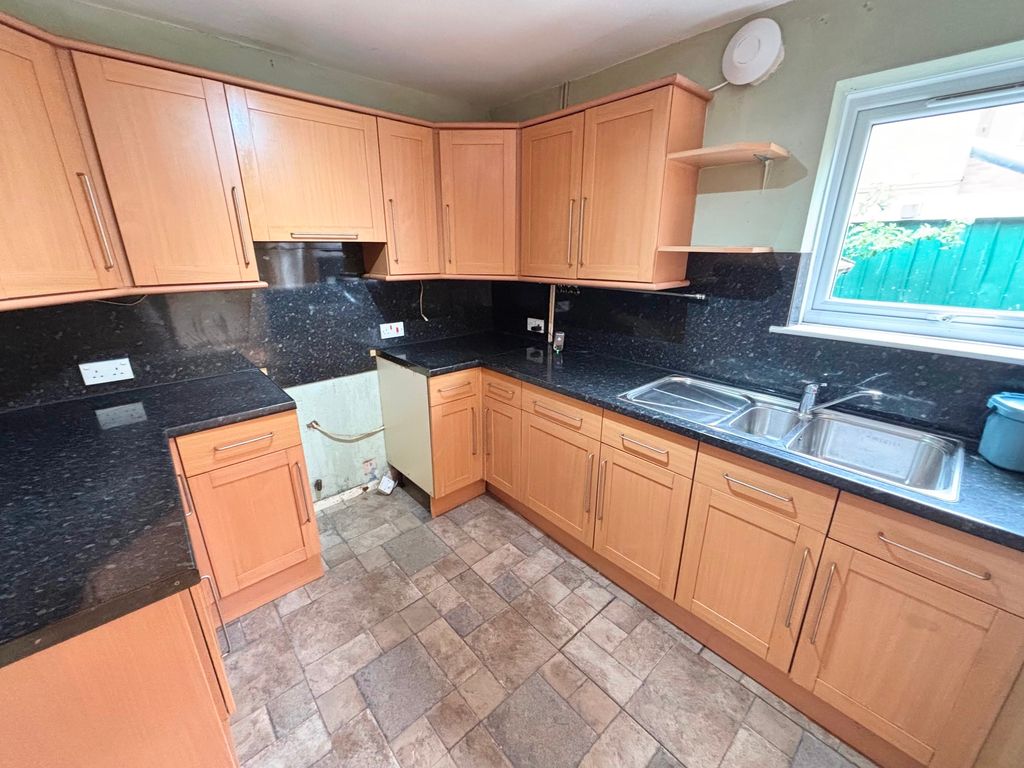 Property photo 2 of 32