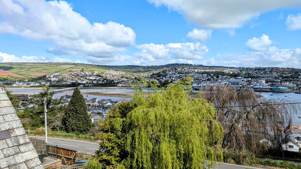 Property photo 2 of 24