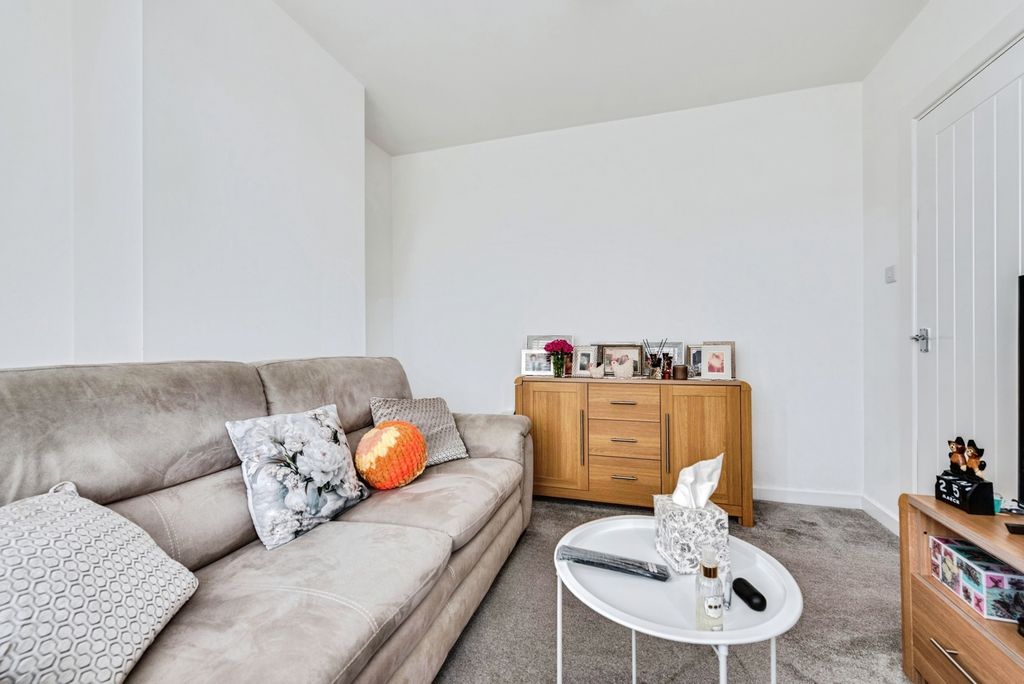 Property photo 3 of 12 Pbox-Img.Jpg