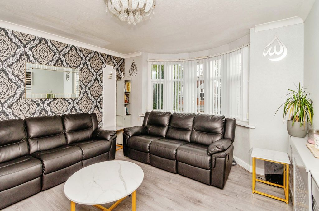 Property photo 3 of 22 Front Reception