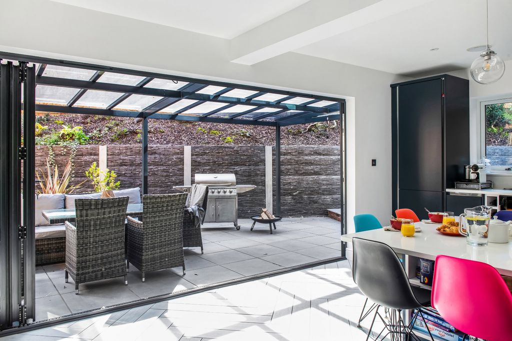 Property photo 3 of 28