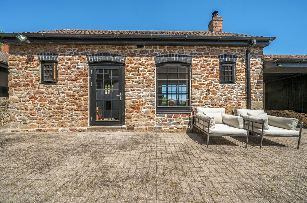 Property photo 3 of 44 1281793-8-68272E2...