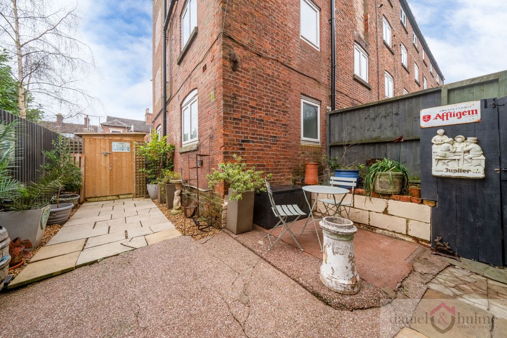 Property photo 2 of 25 31 London Street-20