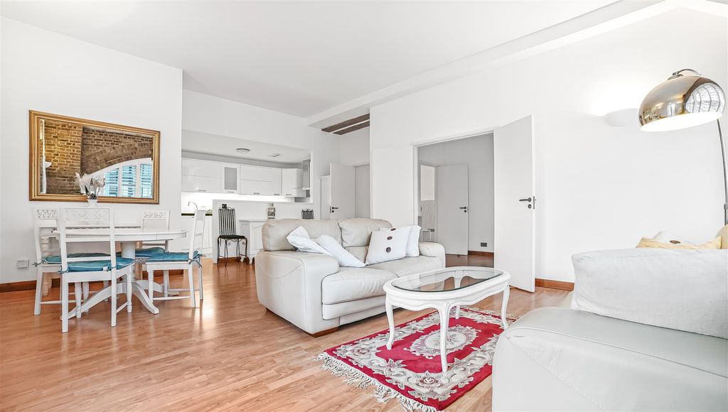 Property photo 3 of 10 Spacephoto (9).Jpg