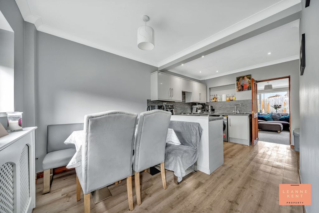 Property photo 2 of 31