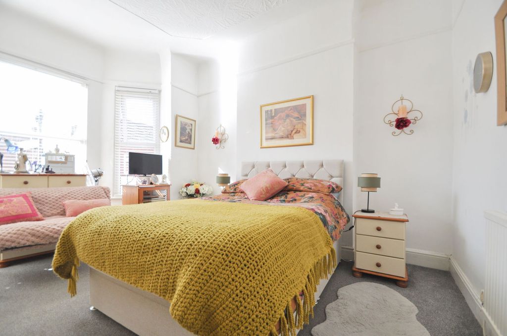 Property photo 2 of 34