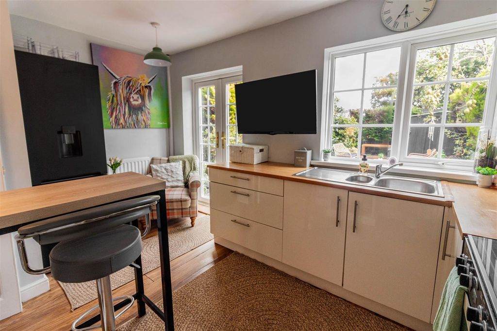 Property photo 3 of 15 Kitchen