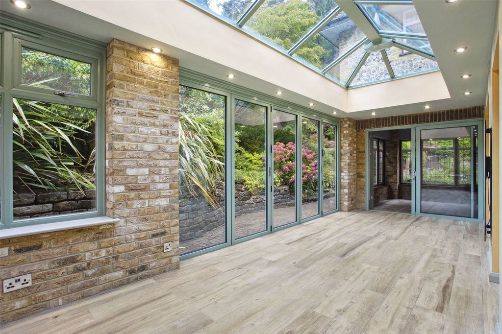 Property photo 3 of 16 Garden Room