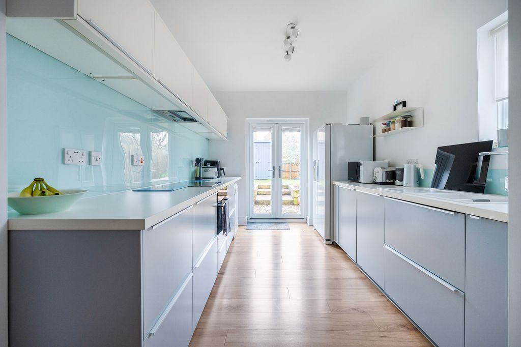 Property photo 2 of 21