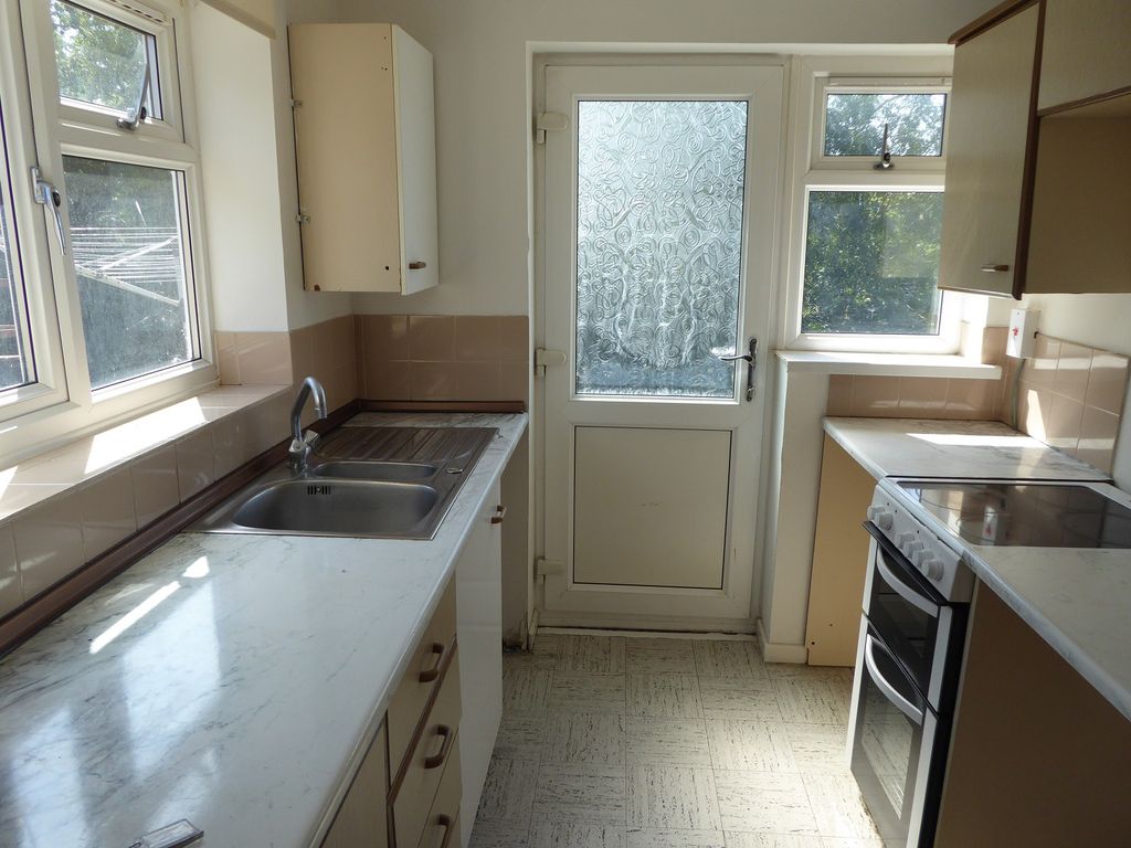 Property photo 3 of 6 Kitchen