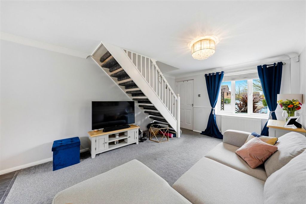 Property photo 3 of 14 Lounge