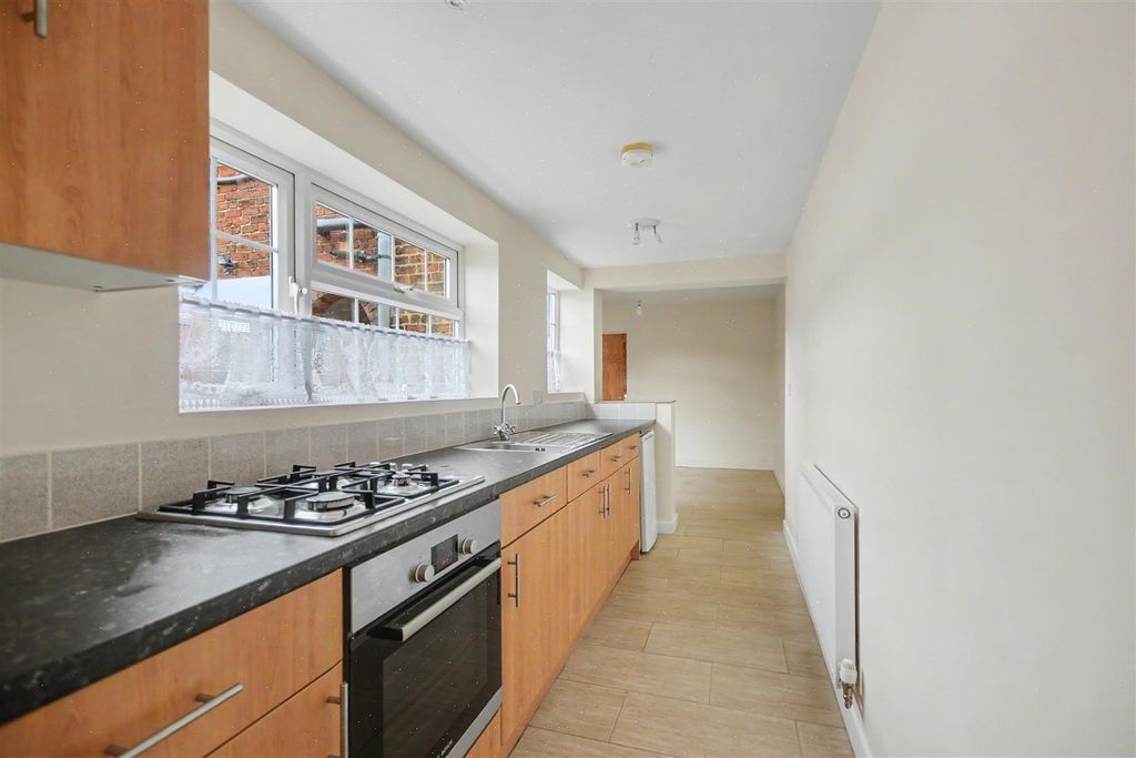 Property photo 3 of 19 Kitchen