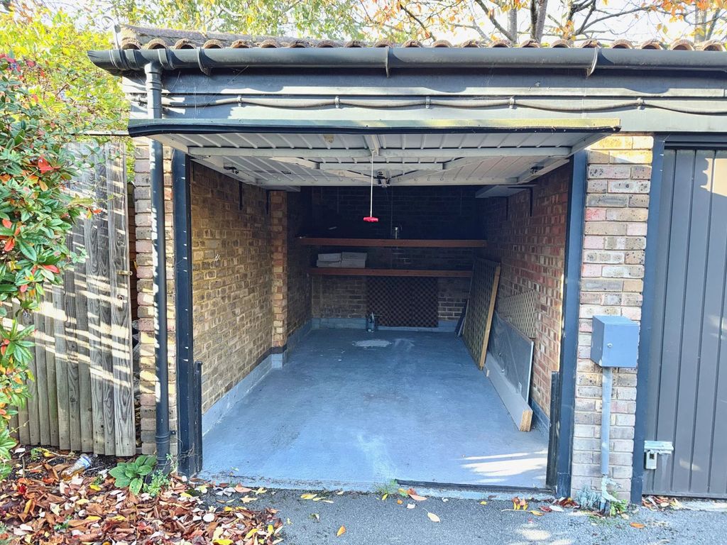 Property photo 3 of 6