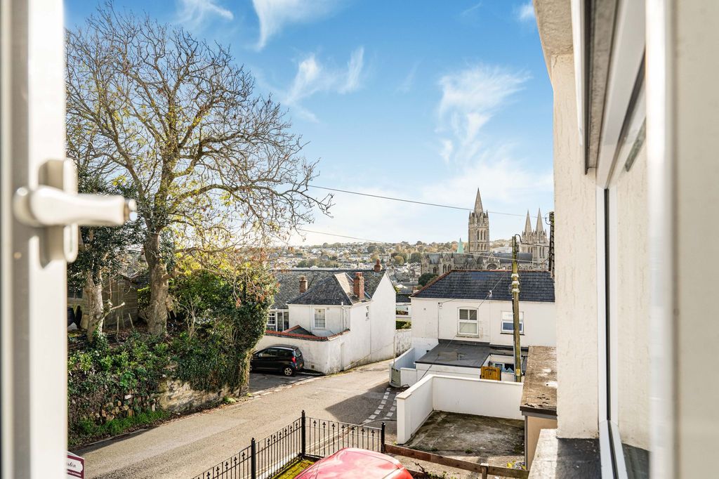 Property photo 2 of 23