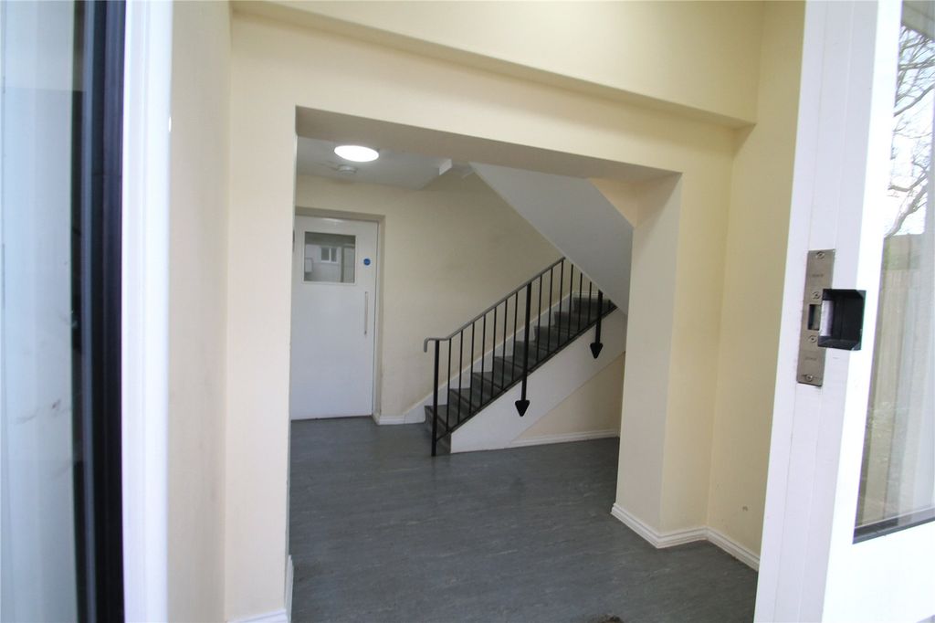 Property photo 2 of 32 Picture No. 09