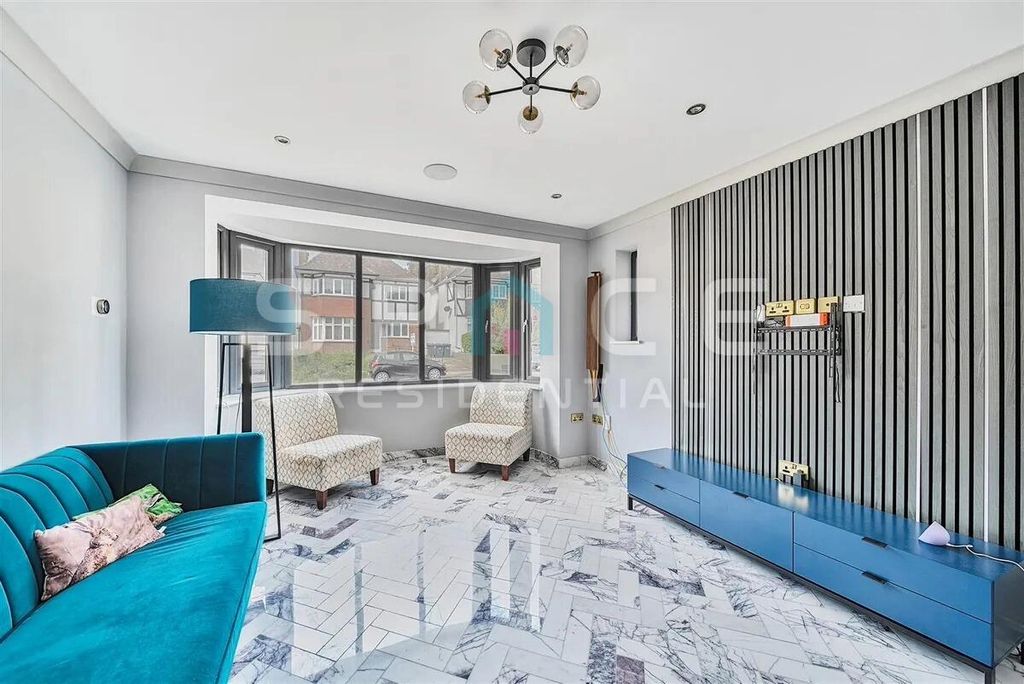 Property photo 2 of 23 Living Room