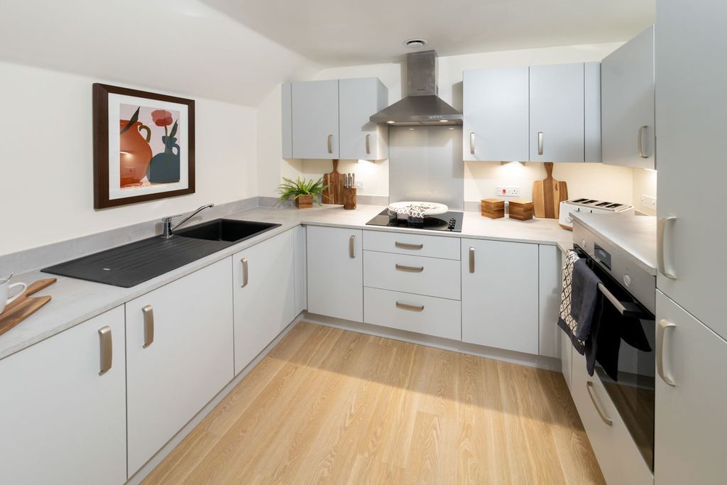 Property photo 2 of 19 Kitchen
