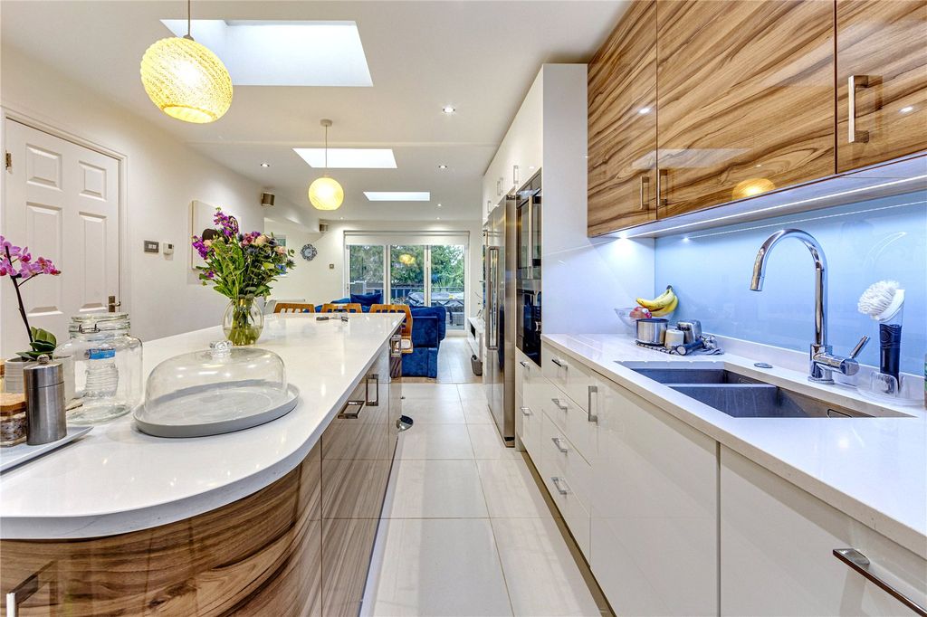 Property photo 3 of 33 Picture No. 42