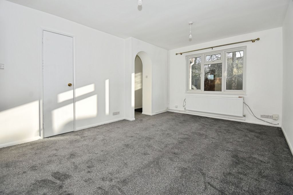 Property photo 3 of 10 Living Room