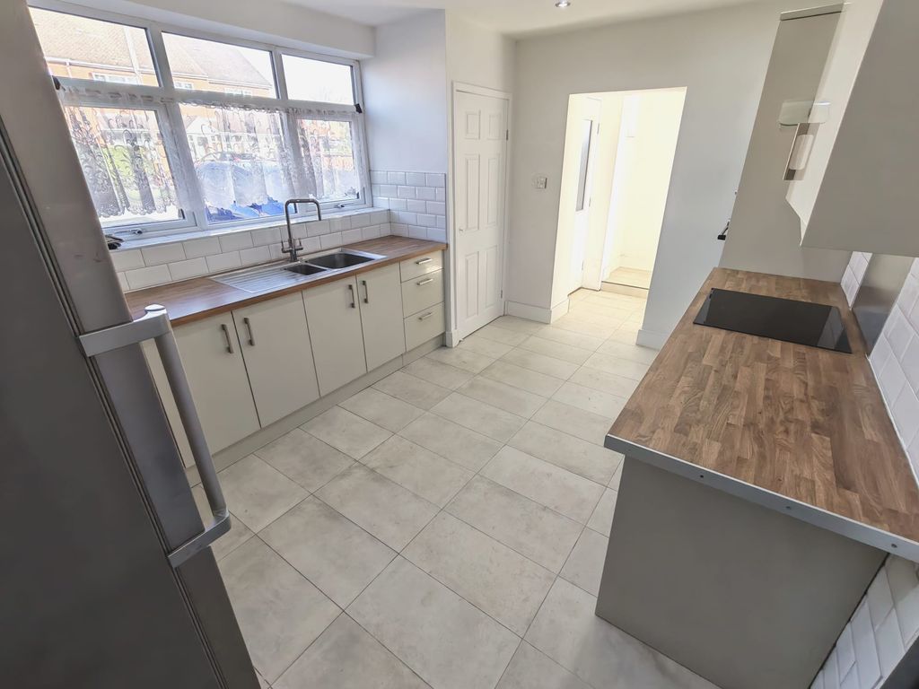 Property photo 3 of 18 Kitchen B