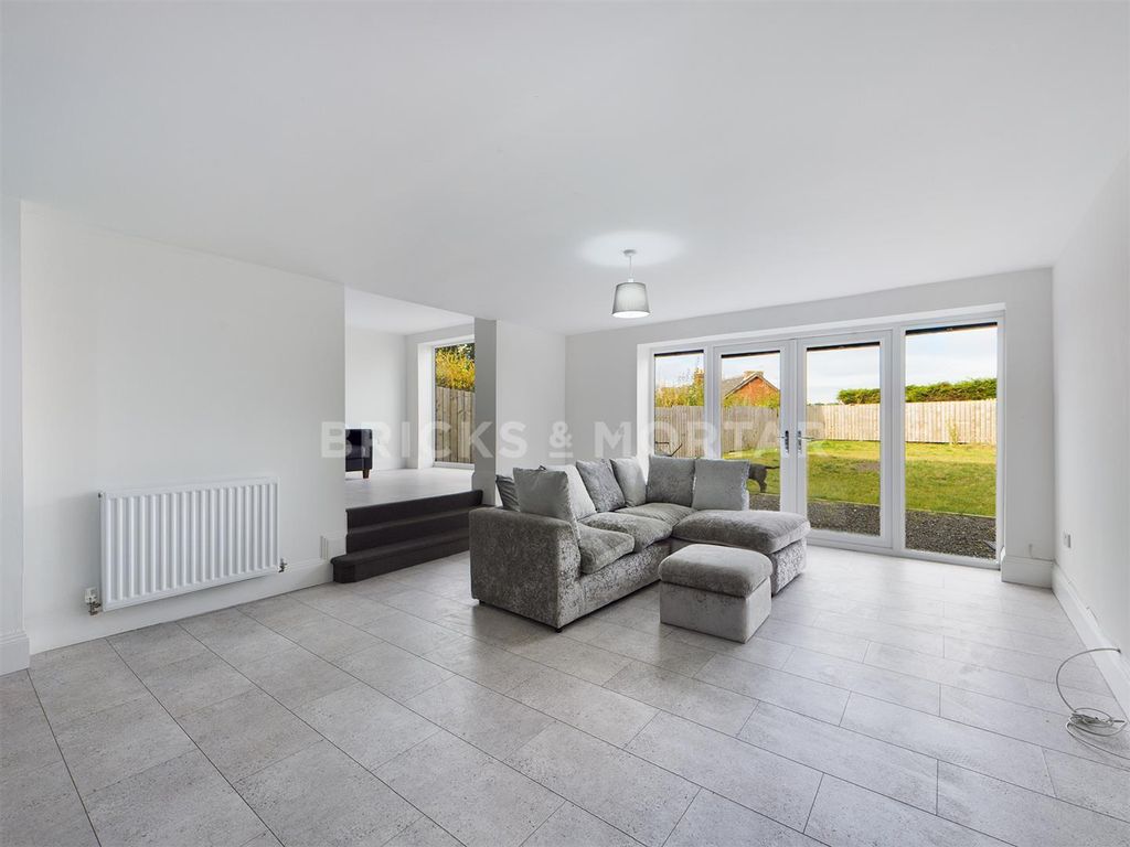 Property photo 1 of 16 Sclsqkybr0Iifzbnlhrada.Jpg