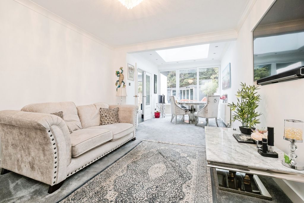 Property photo 3 of 32 Pbox-Img.Jpg