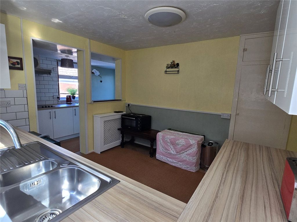 Property photo 2 of 13 Kitchen