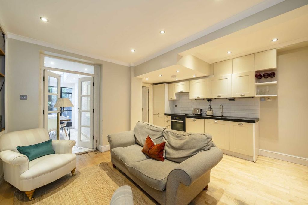 Property photo 2 of 9